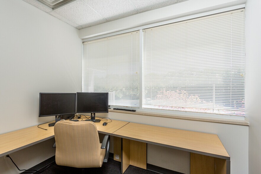 More Photos Of 1450 Technology Dr, Harrisonburg Office For Sale