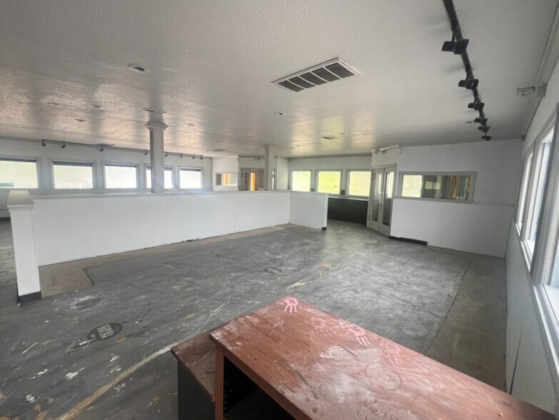 More Photos Of 1900-1904 NW 27th Ave, Portland General Retail For Lease