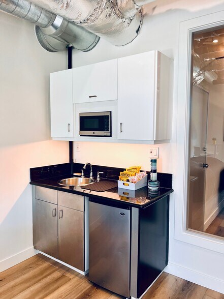 More Photos Of 10549 - 10559 Jefferson Blvd, Culver City Loft Creative Space For Lease