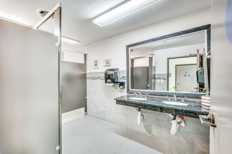 More Photos Of 3939 Atlantic Ave, Long Beach Medical For Lease