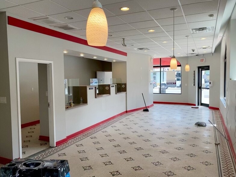 More Photos Of 5000 N Broadway St, Chicago Restaurant For Lease