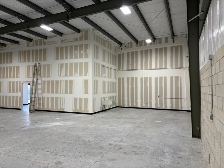 More Photos Of 715 Golden Spike Ln, Sanford Warehouse For Lease
