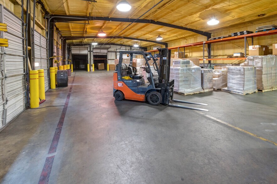 More Photos Of 598 Red Oak Rd, Stockbridge Warehouse For Lease