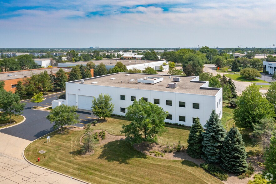 More Photos Of 585 Bond St, Lincolnshire Light Distribution For Lease