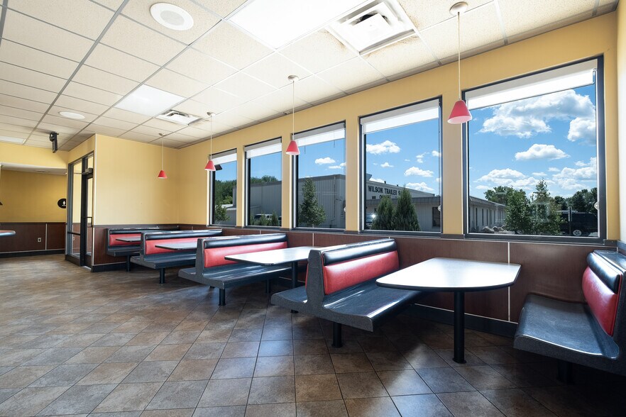 More Photos Of 101 W Lind St, Mankato Fast Food For Lease