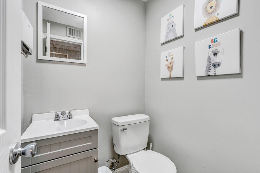 More Photos Of 482 Manor Rd, Staten Island Office For Lease