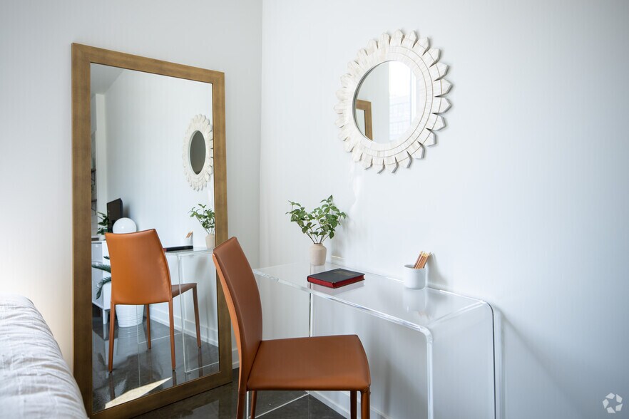 More Photos Of 1135 W Winona St, Chicago Apartments For Lease