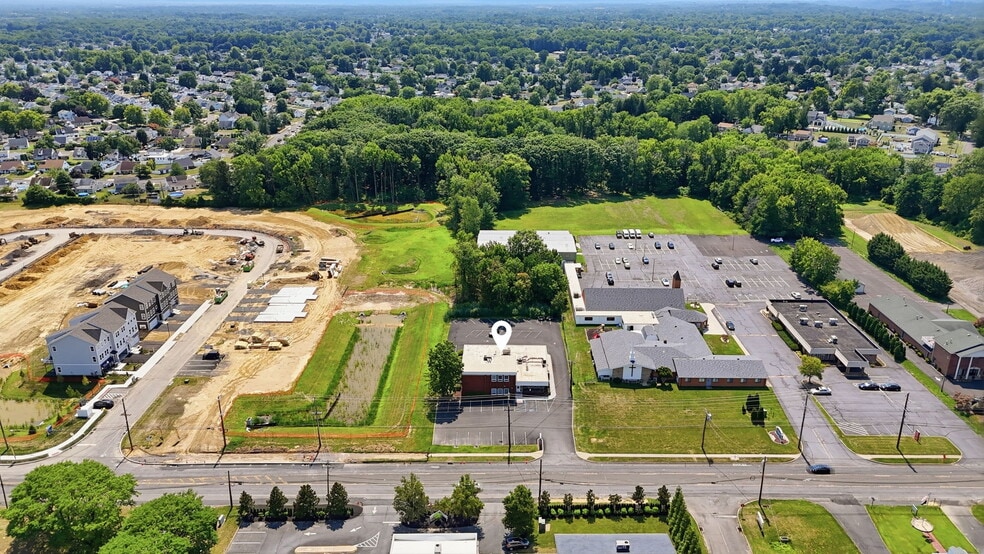 More Photos Of 1568 Woodbourne Rd, Levittown Office For Lease