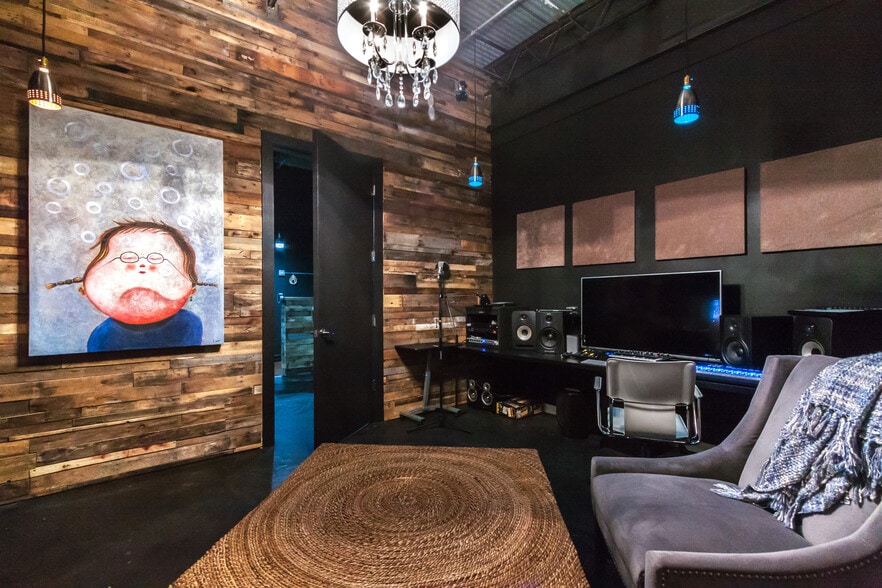 More Photos Of 4160-4260 NW 1st Ave, Boca Raton Showroom For Lease