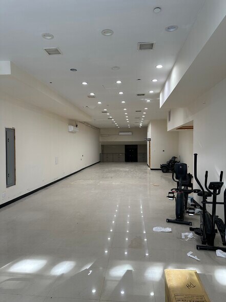 More Photos Of 104-65 Roosevelt Ave, Flushing Apartments For Lease