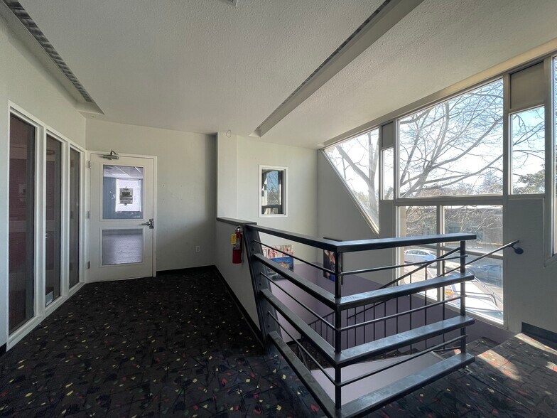 More Photos Of 2500 J St, Sacramento Storefront Retail Office For Lease