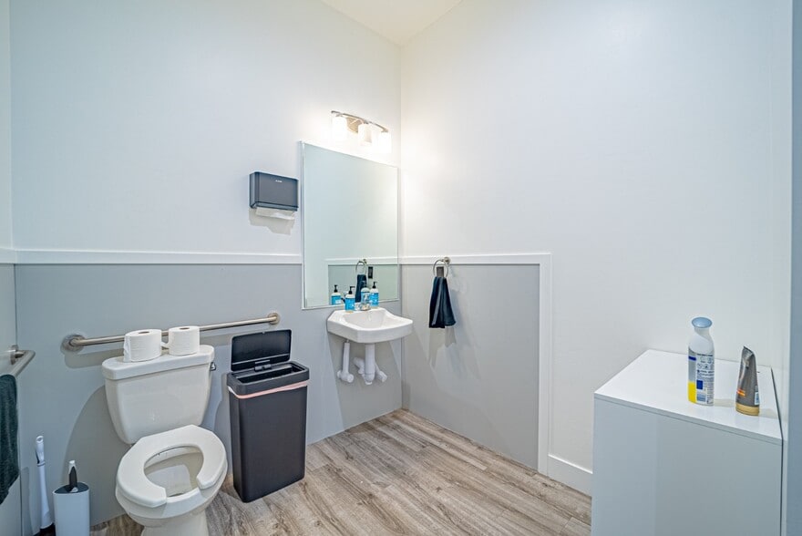 More Photos Of 32 S 1800 W, Lindon Warehouse For Lease