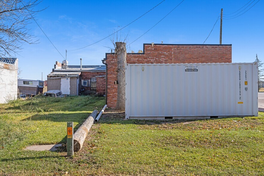 More Photos Of 320 Railway Ave, Granum Restaurant For Lease