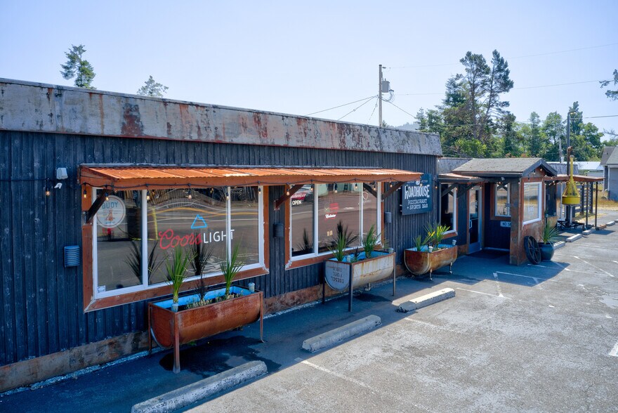 More Photos Of 780-782 US 101, Chinook Restaurant For Sale