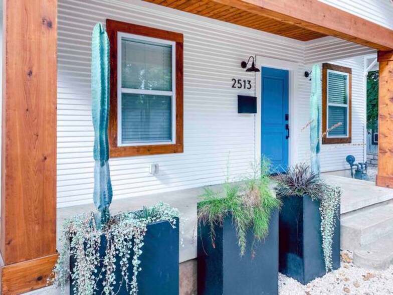 More Photos Of 2513 E Cesar Chavez St, Austin Office For Lease