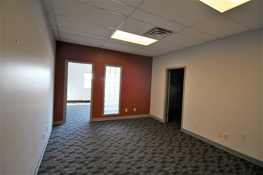 More Photos Of 515 7 St S, Lethbridge Office For Lease