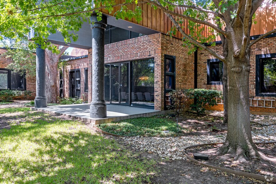 More Photos Of 440 N Center St, Arlington Office For Sale
