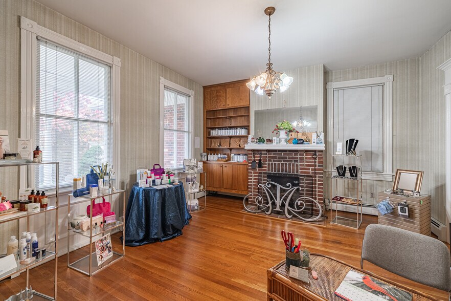 More Photos Of 664 Boulevard, Colonial Heights Office For Sale