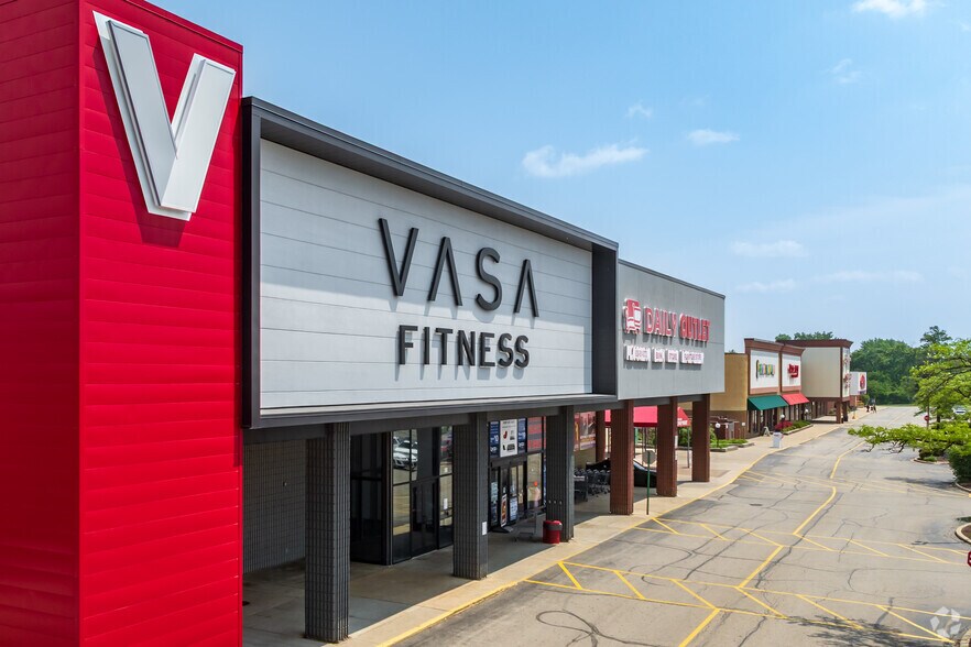 Primary Photo Of 202-300 W North Ave, Villa Park Unknown For Lease