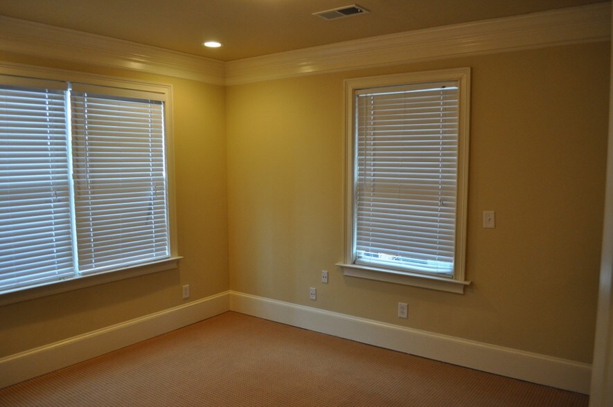 More Photos Of 4330 S Lee St, Buford Medical For Lease