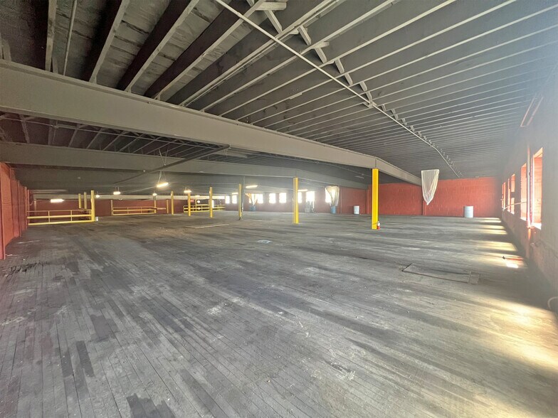 More Photos Of 138 E 12th St, Erie Freestanding For Lease