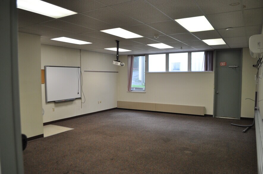 More Photos Of 2075 W Norwegian St, Pottsville Specialty For Sale