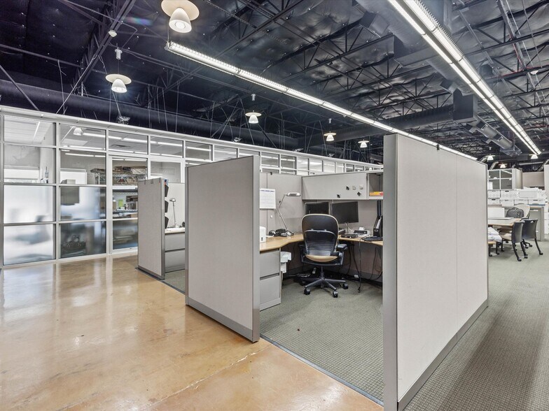 More Photos Of 130 Central Ave, Grapevine Flex For Lease