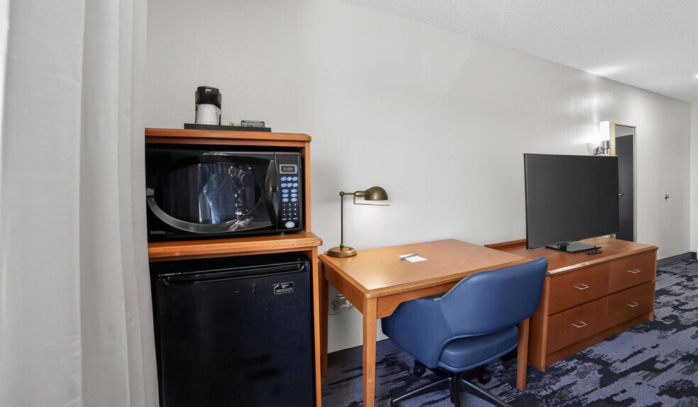 More Photos Of 1945 W Southwest Loop 323, Tyler Hotel For Sale