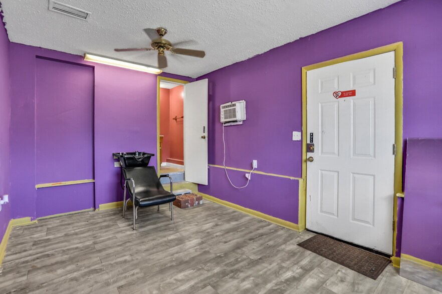 More Photos Of 6406 Merrill Rd, Jacksonville Office For Sale