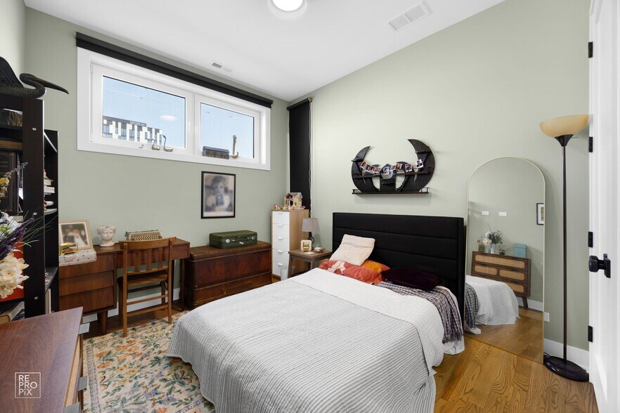 More Photos Of 1653 W Division St, Chicago Storefront Retail Residential For Sale