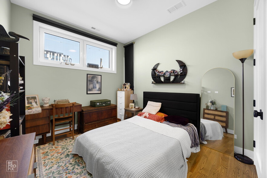 More Photos Of 1653 W Division St, Chicago Storefront Retail Residential For Sale