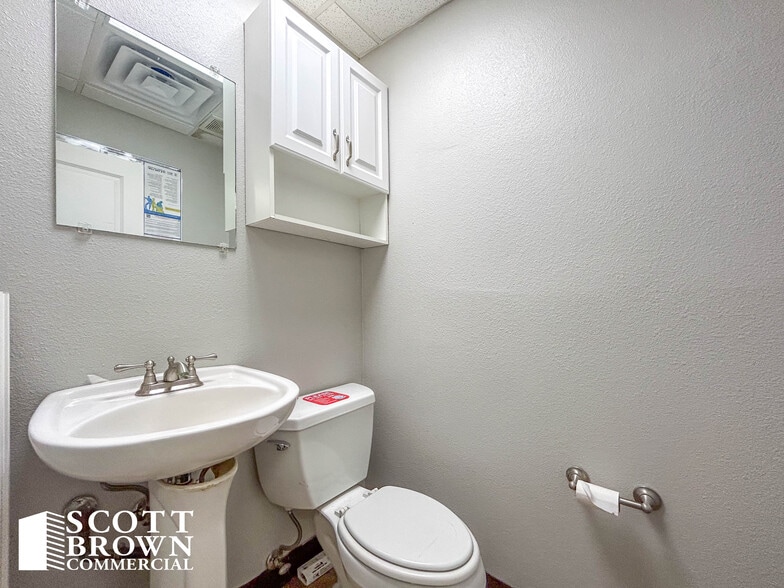 More Photos Of 638 Londonderry Ln, Denton Medical For Sale