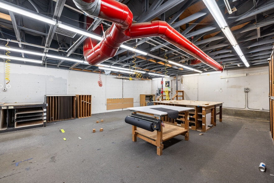 More Photos Of 2601 J St, Sacramento Freestanding For Lease