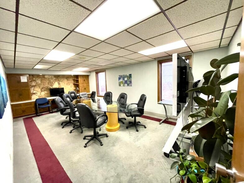 More Photos Of 1850 Velp Ave, Howard Warehouse For Lease