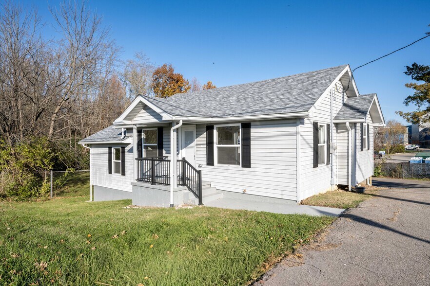 More Photos Of 1210 Market St, Charlestown Storefront For Lease