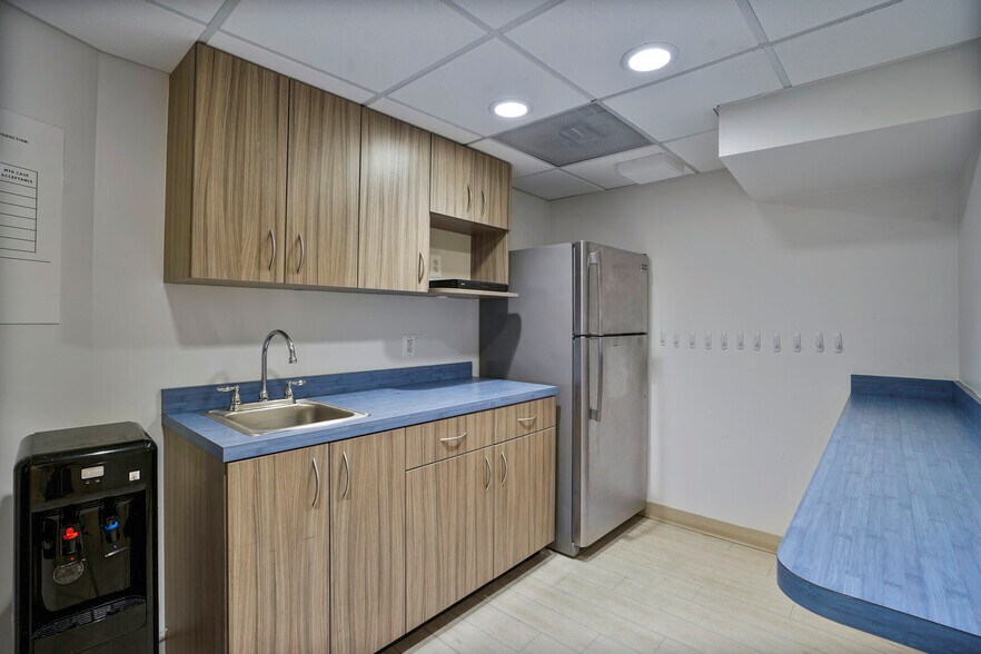More Photos Of 3 Washington Cir NW, Washington Office For Sale