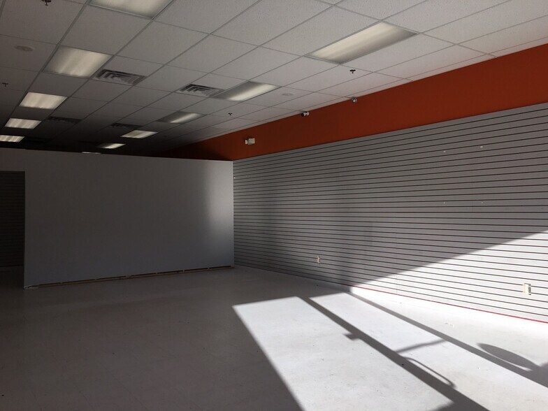 More Photos Of 2773 Jefferson Davis Hwy, Stafford Storefront Retail Office For Lease