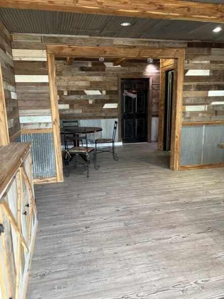 More Photos Of 3920 Classen Blvd, Norman Industrial For Lease