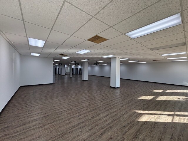 More Photos Of 2225 W Franklin St, Evansville Storefront For Sale