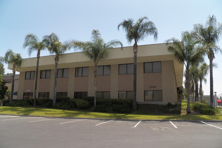 More Photos Of 225 E Airport Dr, San Bernardino Medical For Lease