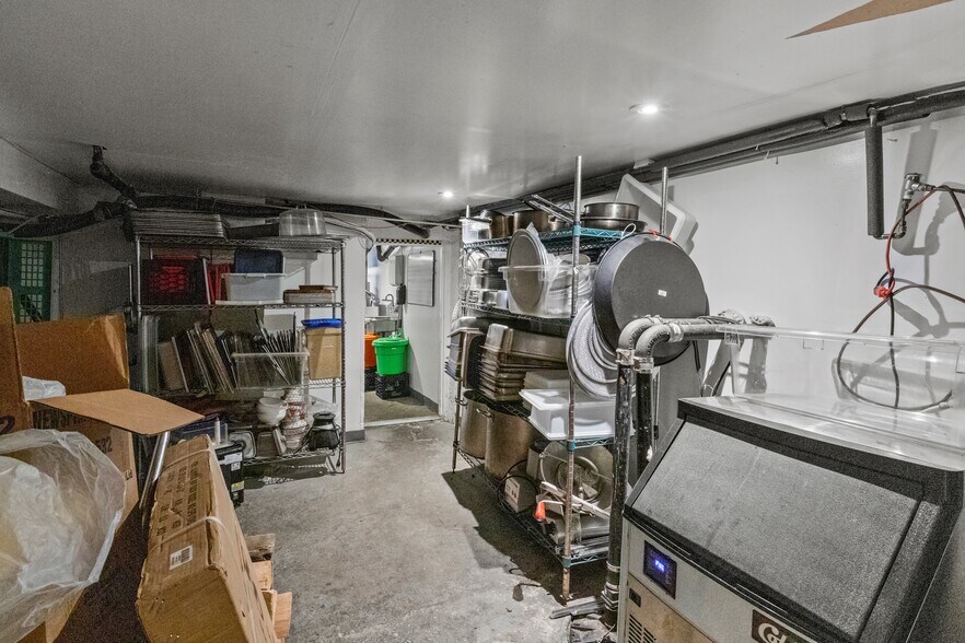 More Photos Of 338 Hamilton Ave, Brooklyn Storefront Retail Residential For Lease