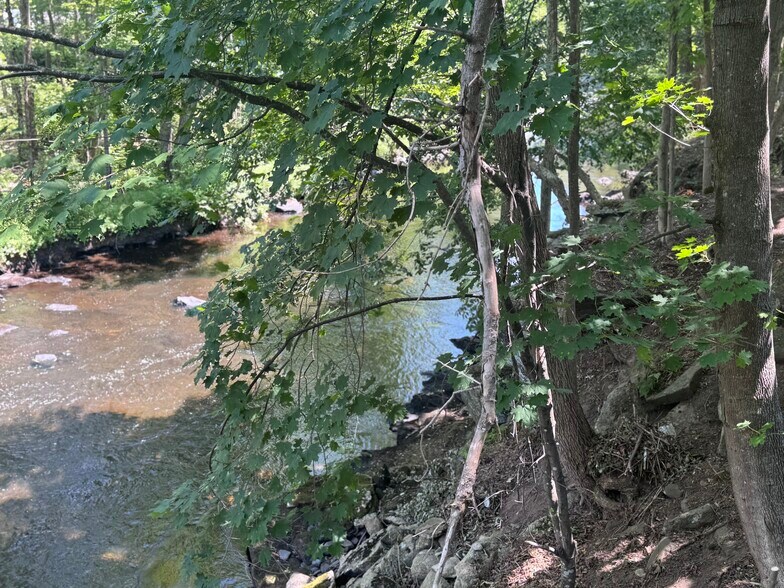 More Photos Of 16 Concord Hill Rd, Pittsfield Office For Sale