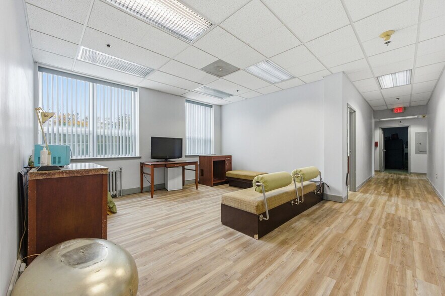 More Photos Of 910 Gilpin Ave, Wilmington Medical For Sale