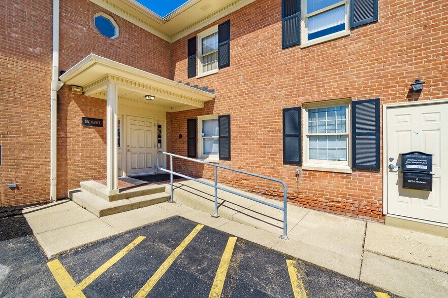 More Photos Of 261 W Johnstown Rd, Columbus Coworking Space