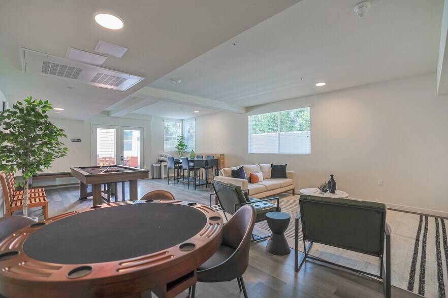 More Photos Of 10555 Bloomfield St, Toluca Lake Apartments For Sale