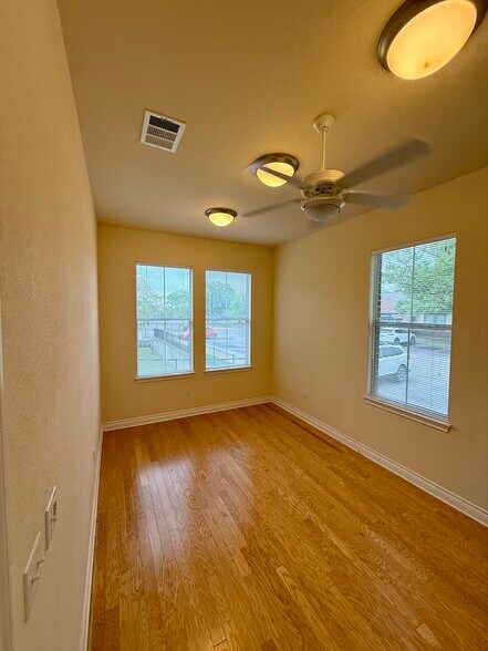 More Photos Of 201 S Lakeline Blvd, Cedar Park Medical For Sale