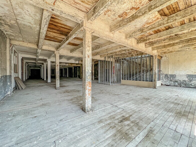 More Photos Of 2215 S Michigan Ave, Chicago Office Residential For Sale