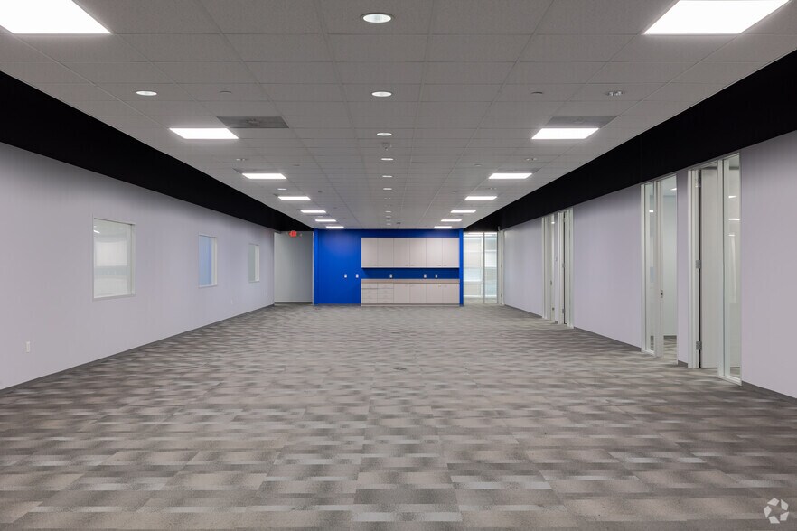 More Photos Of 4710 N Sam Houston Pky W, Houston Unknown For Lease