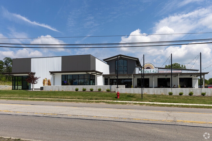 More Photos Of 2075 Pearl Rd, Brunswick Restaurant For Lease