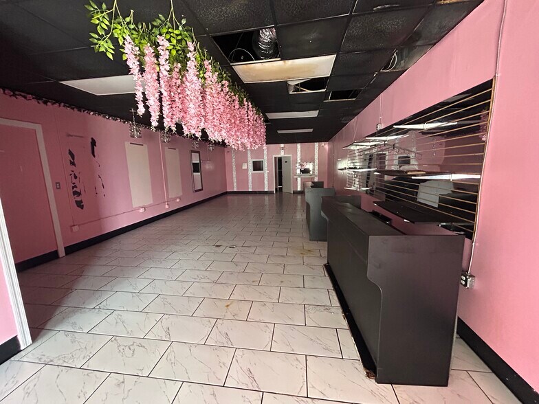 More Photos Of 1816-1820 Austin Dr, Decatur Freestanding For Lease